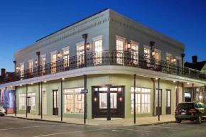 The Burgundy Penthouse Steps to the French Quarter